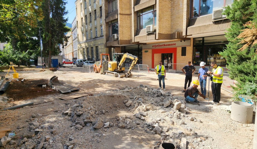 Nastavljeni radovi na uređenju šetnice u Ulici Muhameda Kantardžića